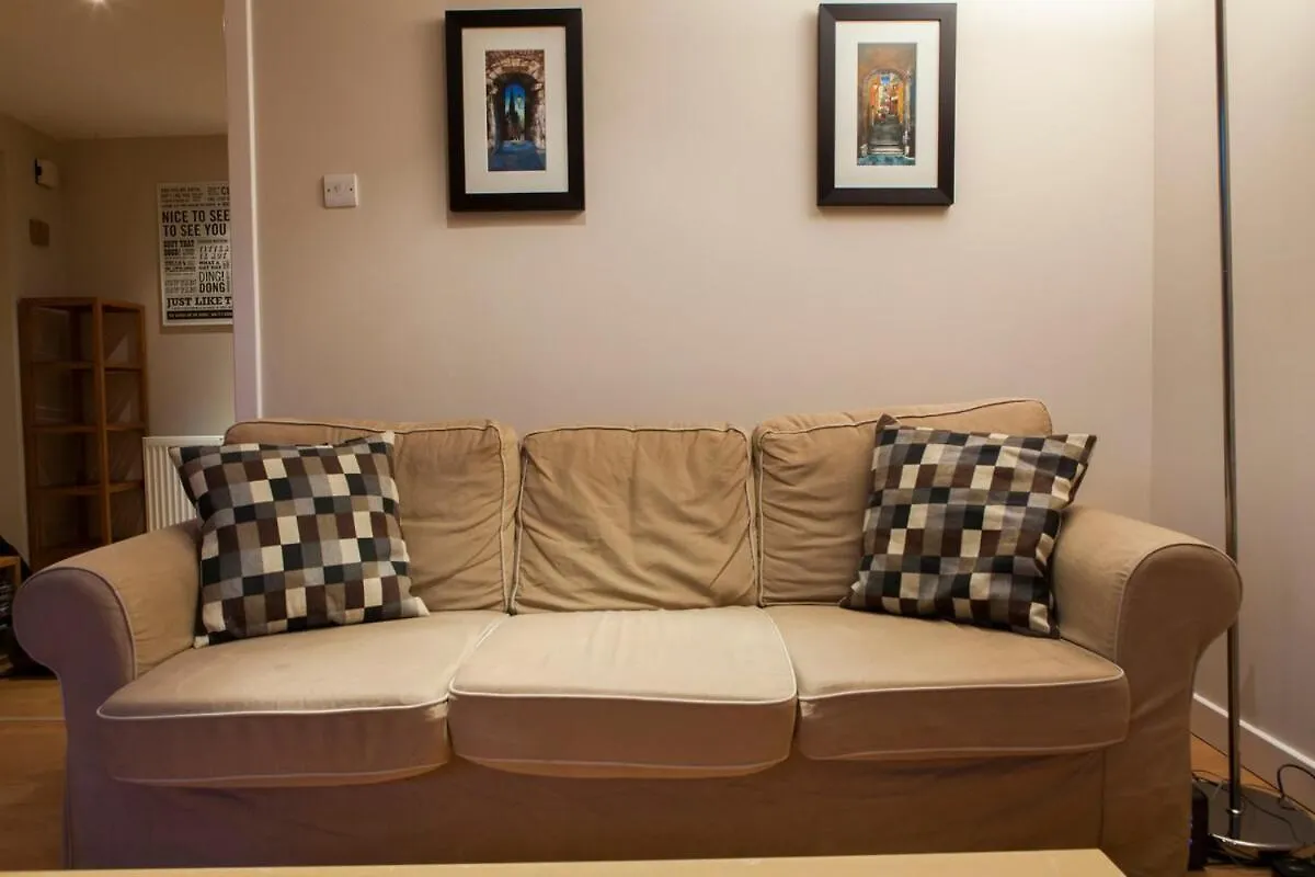 Bright & Stylish West End Apartment Edinburgh