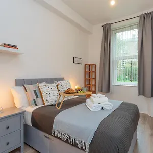 Apartment Stylish At The Edge Of Meadows Park, EDI
