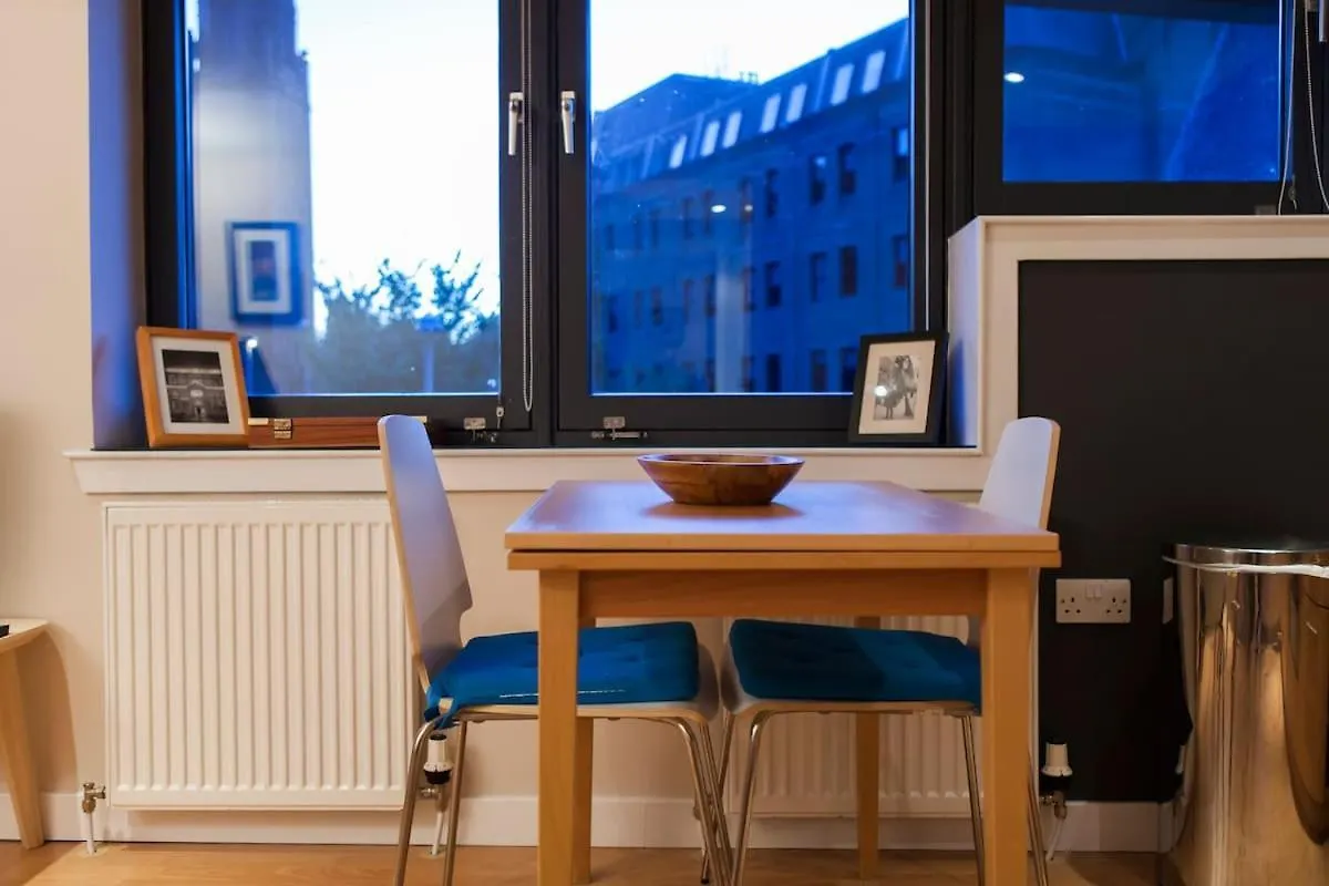 Bright & Stylish West End Apartment Edimburgo 0*,